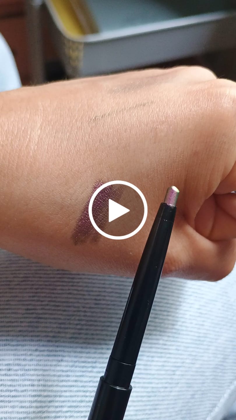 Customer video review of LÁPIZ DELINEADOR EN GEL 1ST SCENE