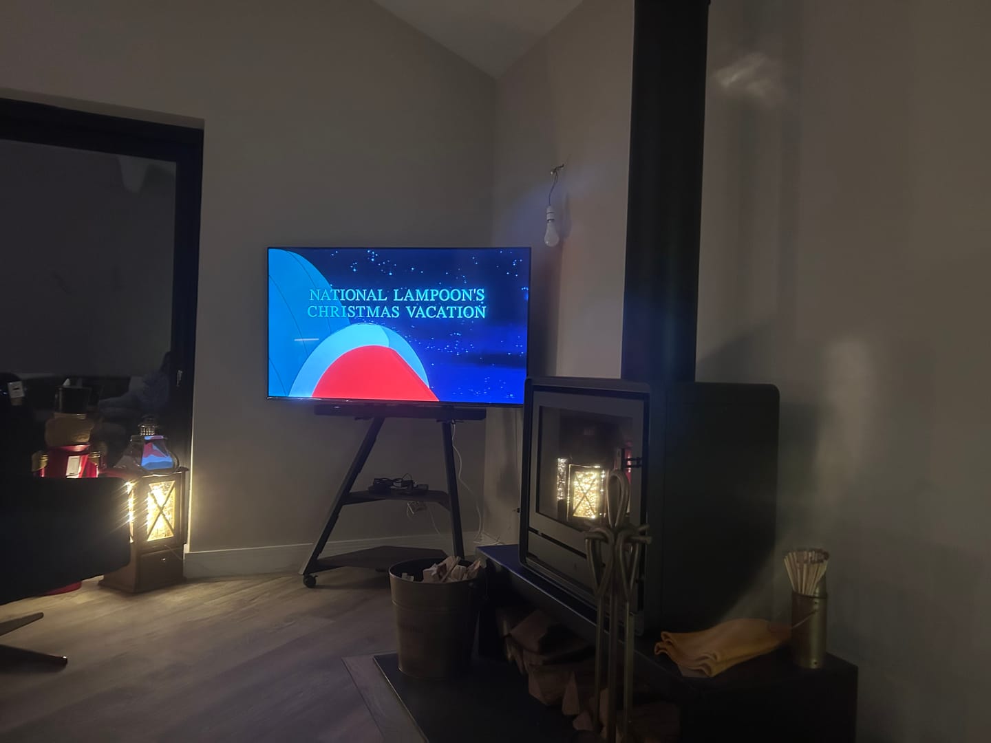 Customer photo review of Eiffel FT65 Floor TV Stand With Wheels