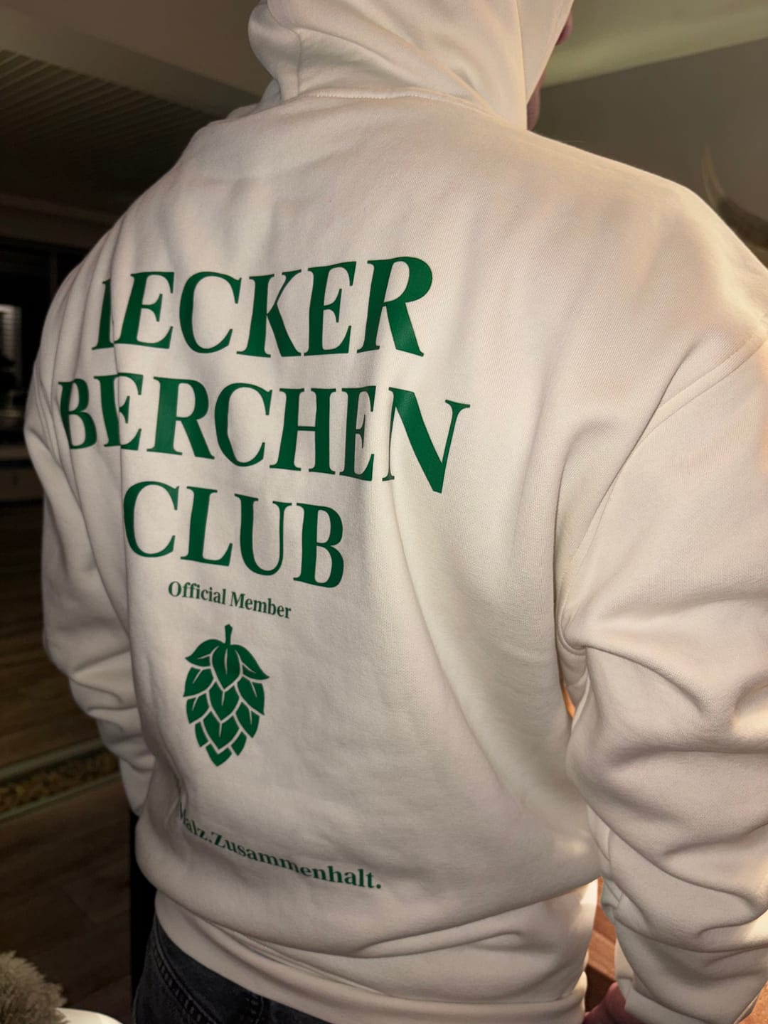 Customer photo review of Lecker Bierchen Club - Premium Hoodie