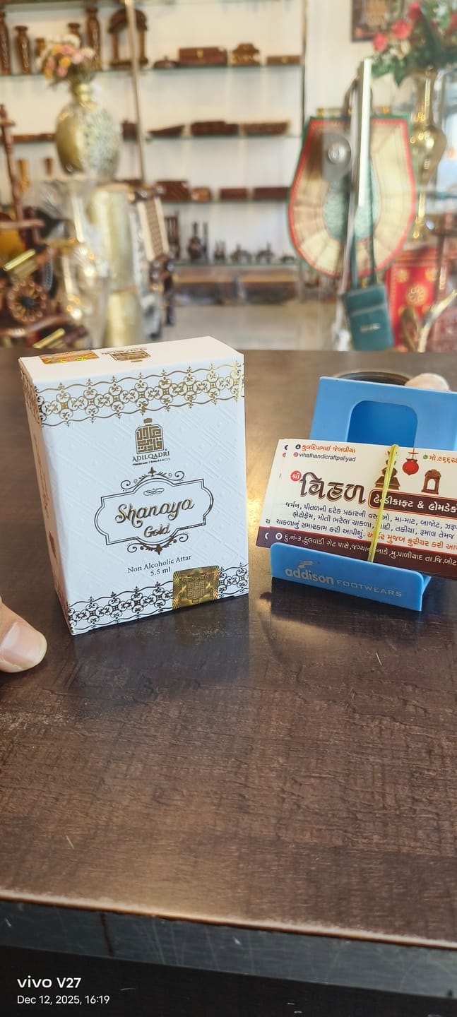 Customer photo review of Shanaya Gold Luxury Gourmand Attar Perfume