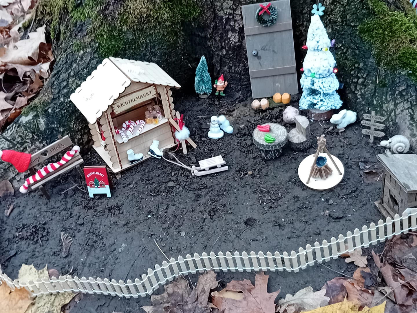 Customer photo review of Wichtel Weihnachtsmarkt – Bastelset für deinen magischen Mini-Markt