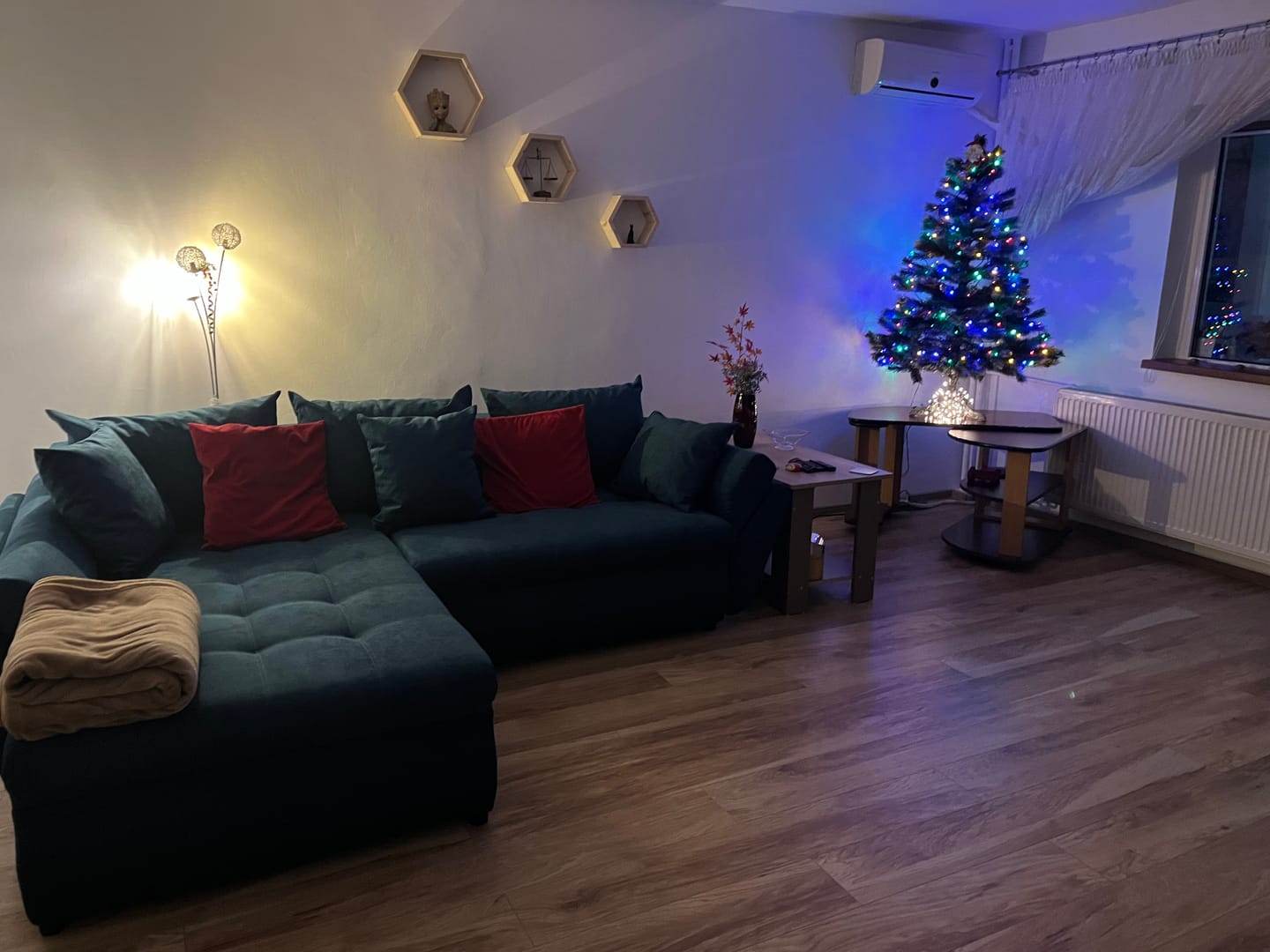 Customer photo review of Colțar extensibil dumonde cu ladă de depozitare si sezut confortabil din spuma HR, Loana Enjoy Petrol  270x185 cm