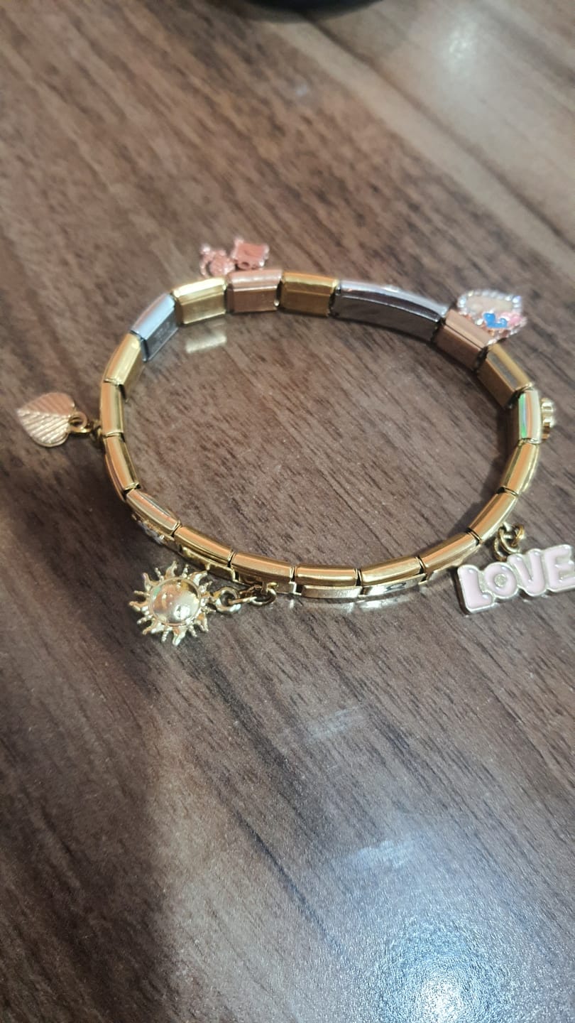 Customer photo review of Charm Colgante abeja dorada