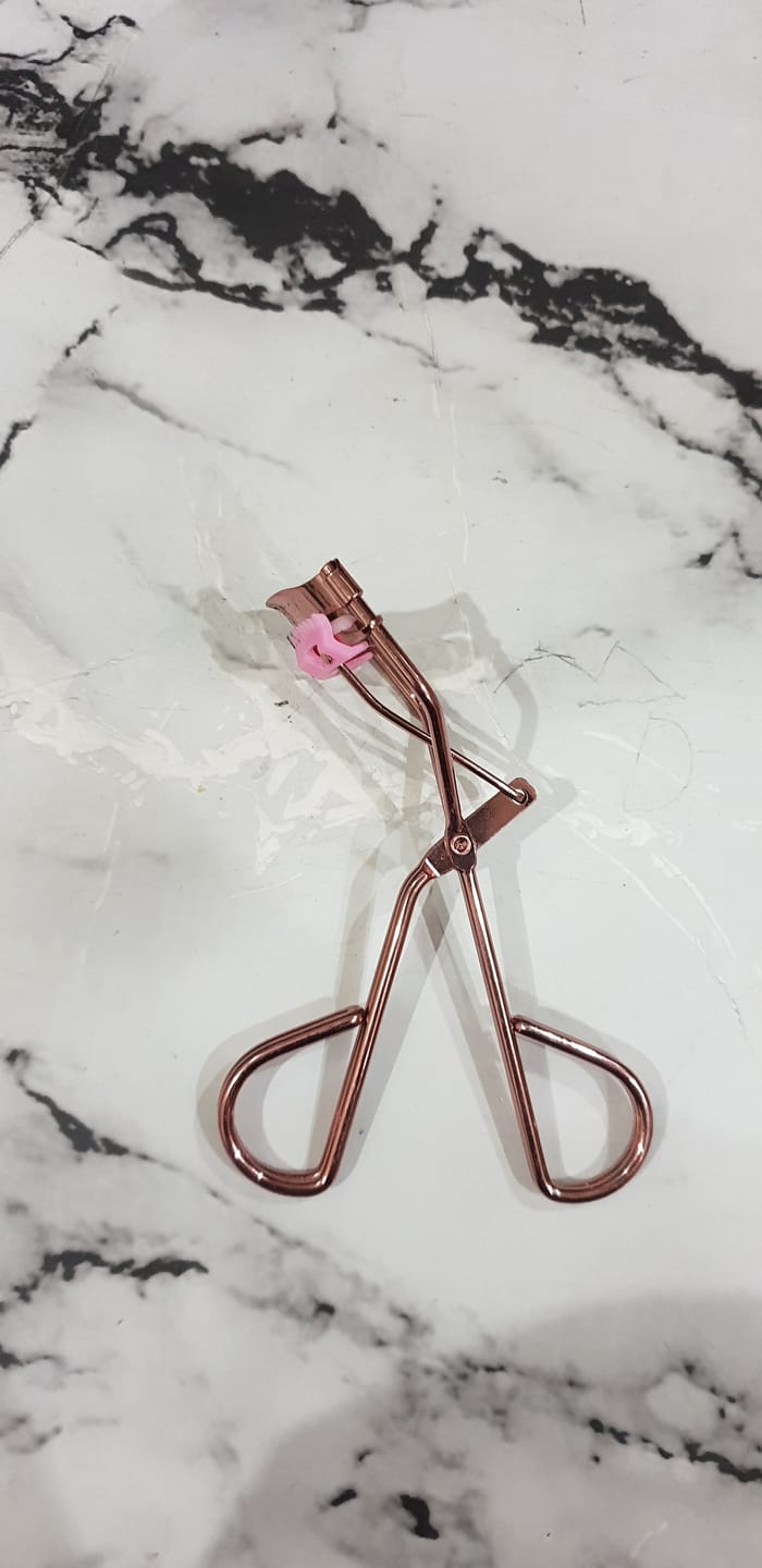 Customer photo review of O.TWO.O NEW EYELASH CURLER