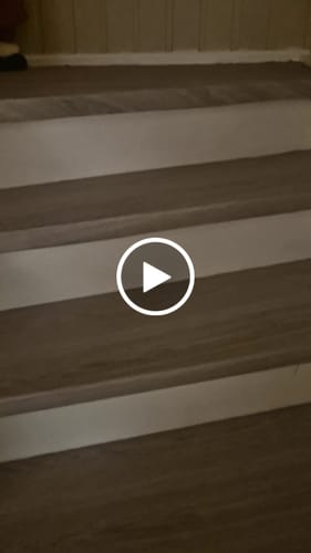 Kundeanmeldelse med video av Premium Manchester pine kontaktplast