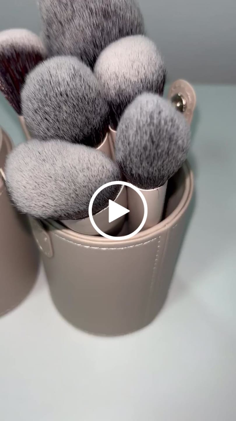 Customer video review of Set de Pensule pentru Machiaj - Colectia Completa