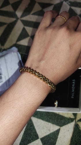Customer photo review of Classic Gold Chain Bracelet