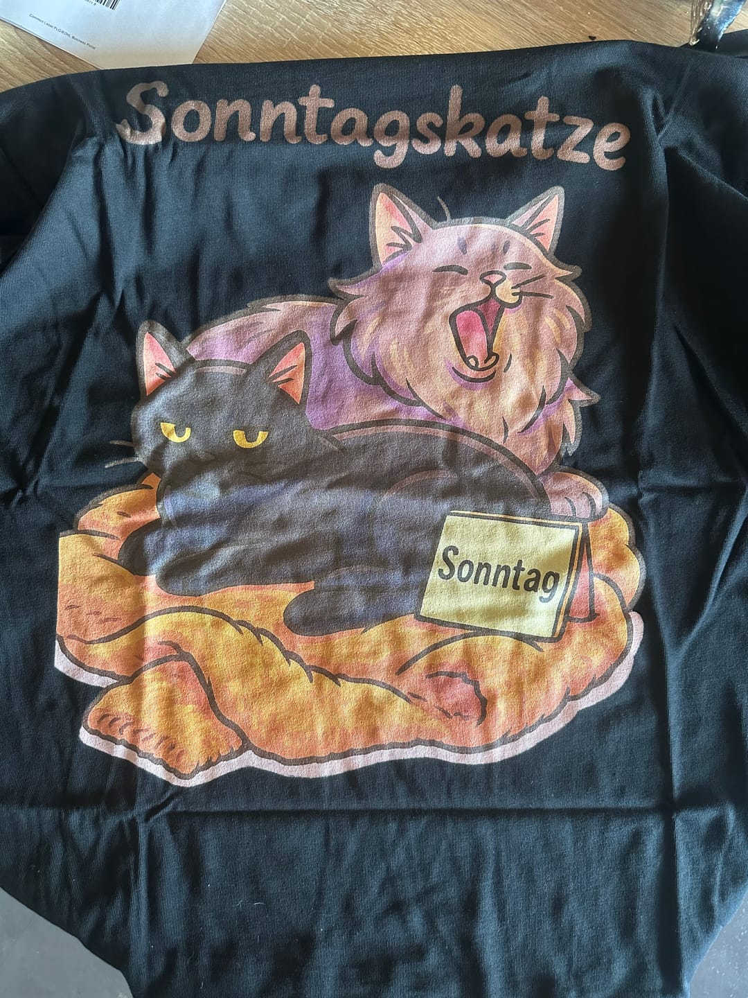 Customer photo review of Cat Weekday Mood Sonntag - Individuelles Premium T-Shirt