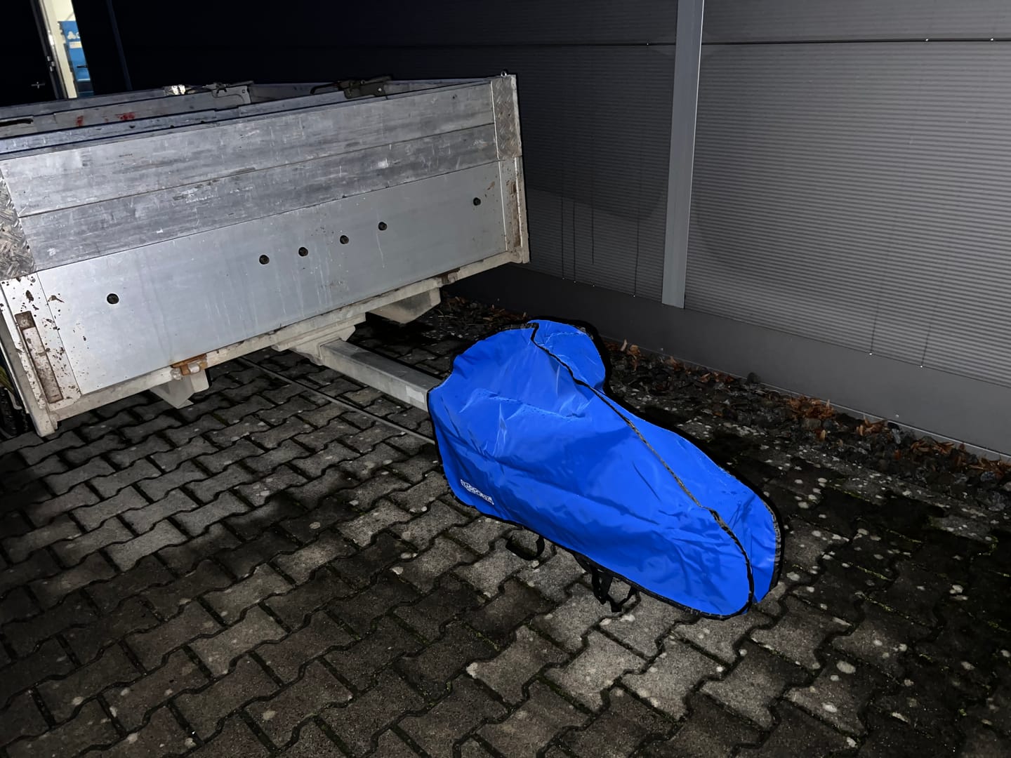 Customer photo review of Deichselabdeckung Blau (PVC)