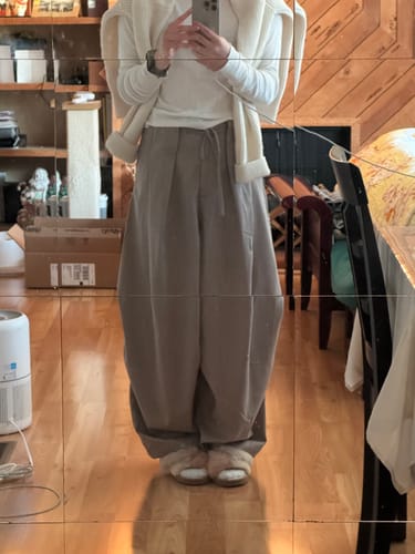 Customer photo review of Tate Wool-Blended Barrel Pleated Pants