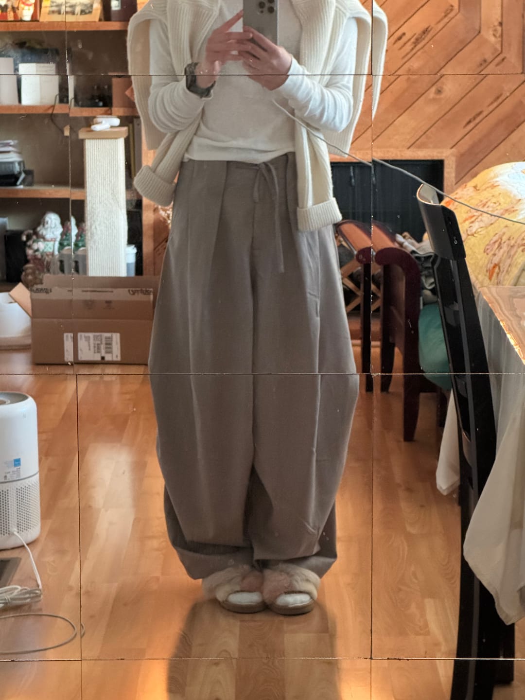 Customer photo review of Tate Wool-Blended Barrel Pleated Pants