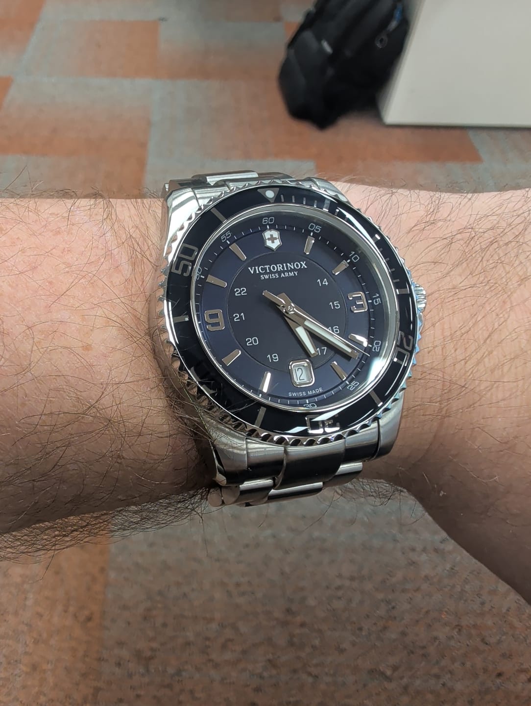 Customer photo review of Victorinox Swiss Army 241602 Men's Maverick Large Navy Blue Dial Stainless Steel Bracelet Watch
