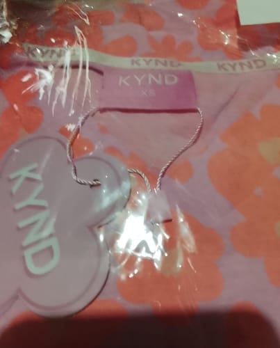 Customer photo review of Kynd Bloomie Balloon Sleeve Crop Pullover