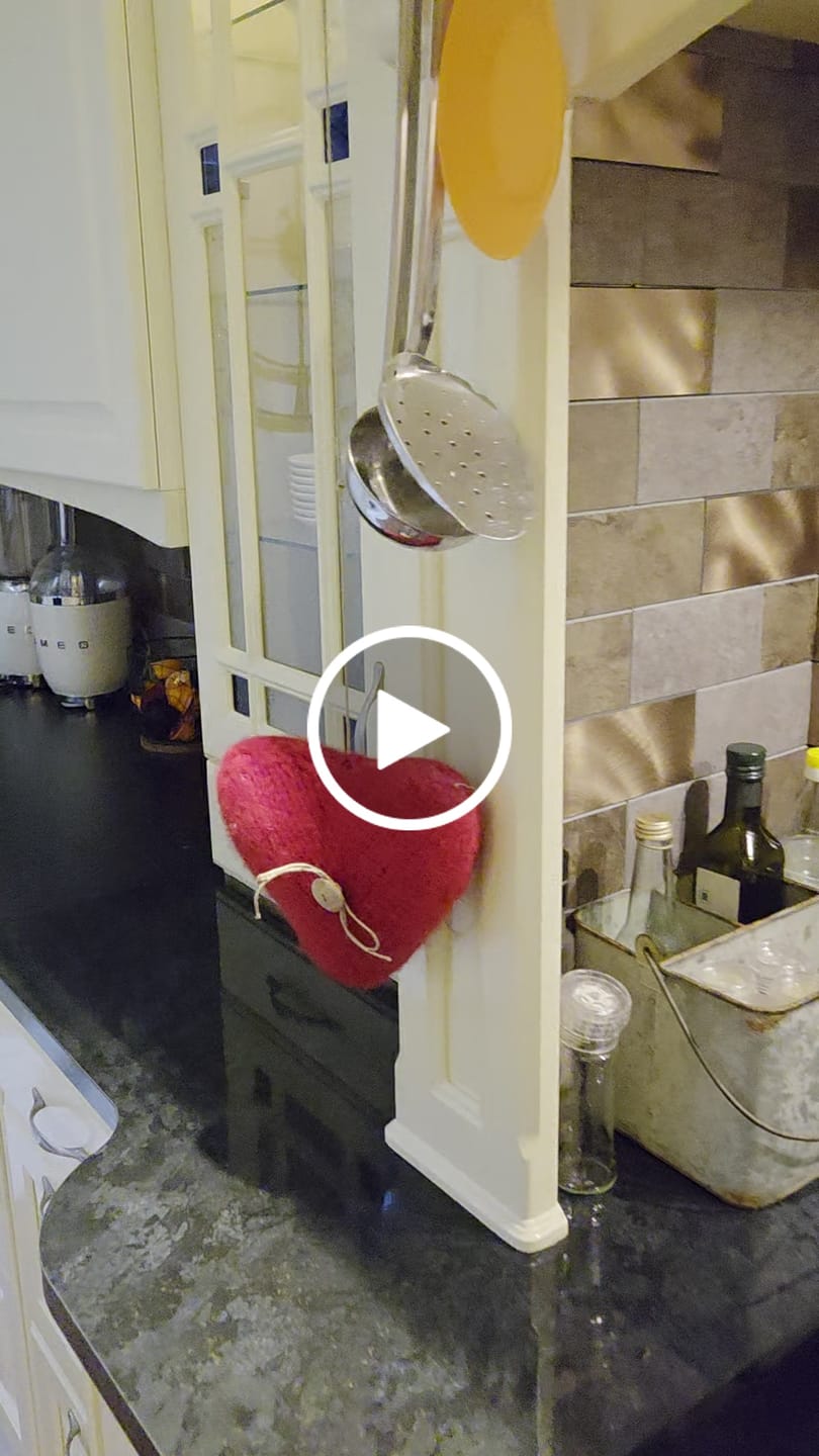 Customer video review of Bente subway selvklebende veggfliser