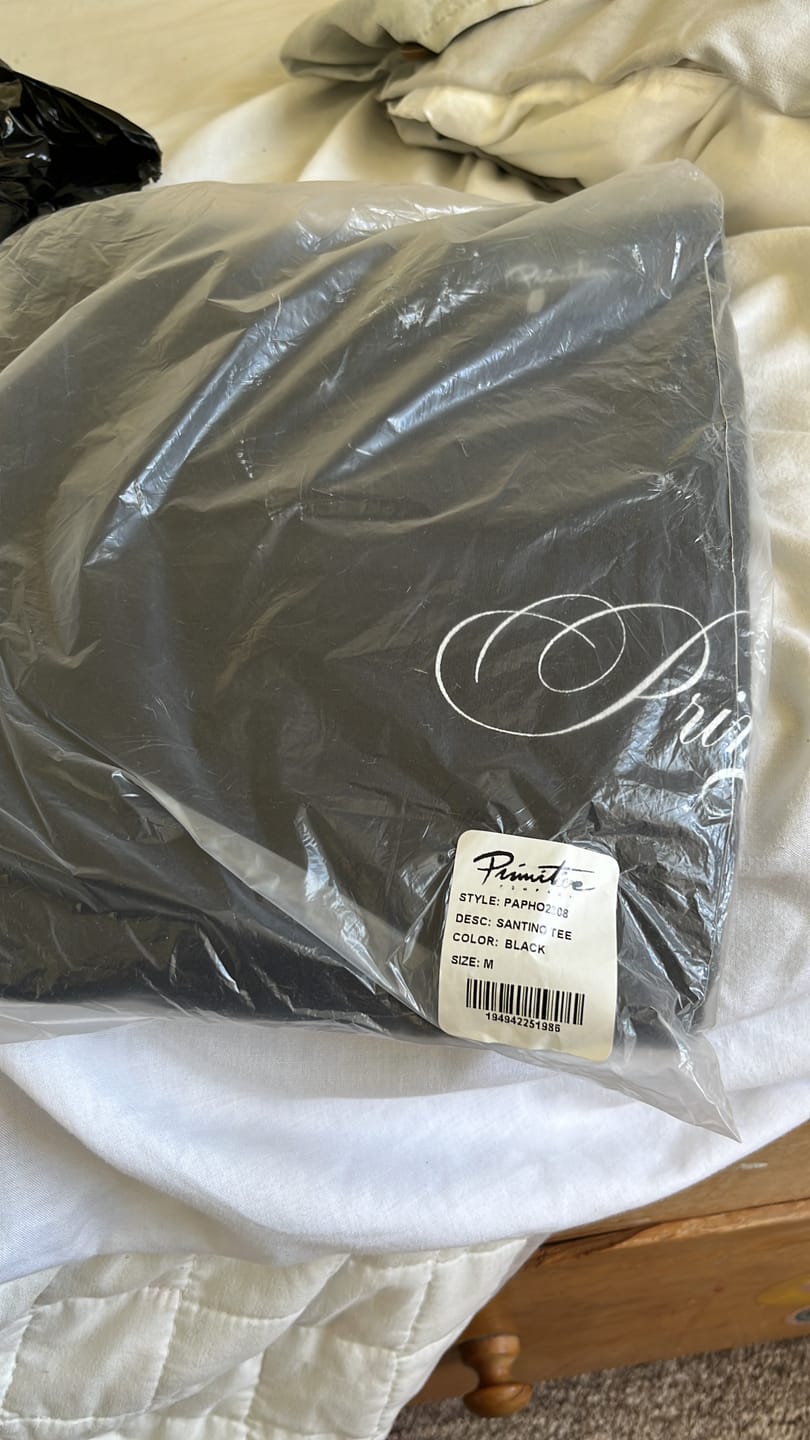 Customer photo review of Polera Primitive Santino Black