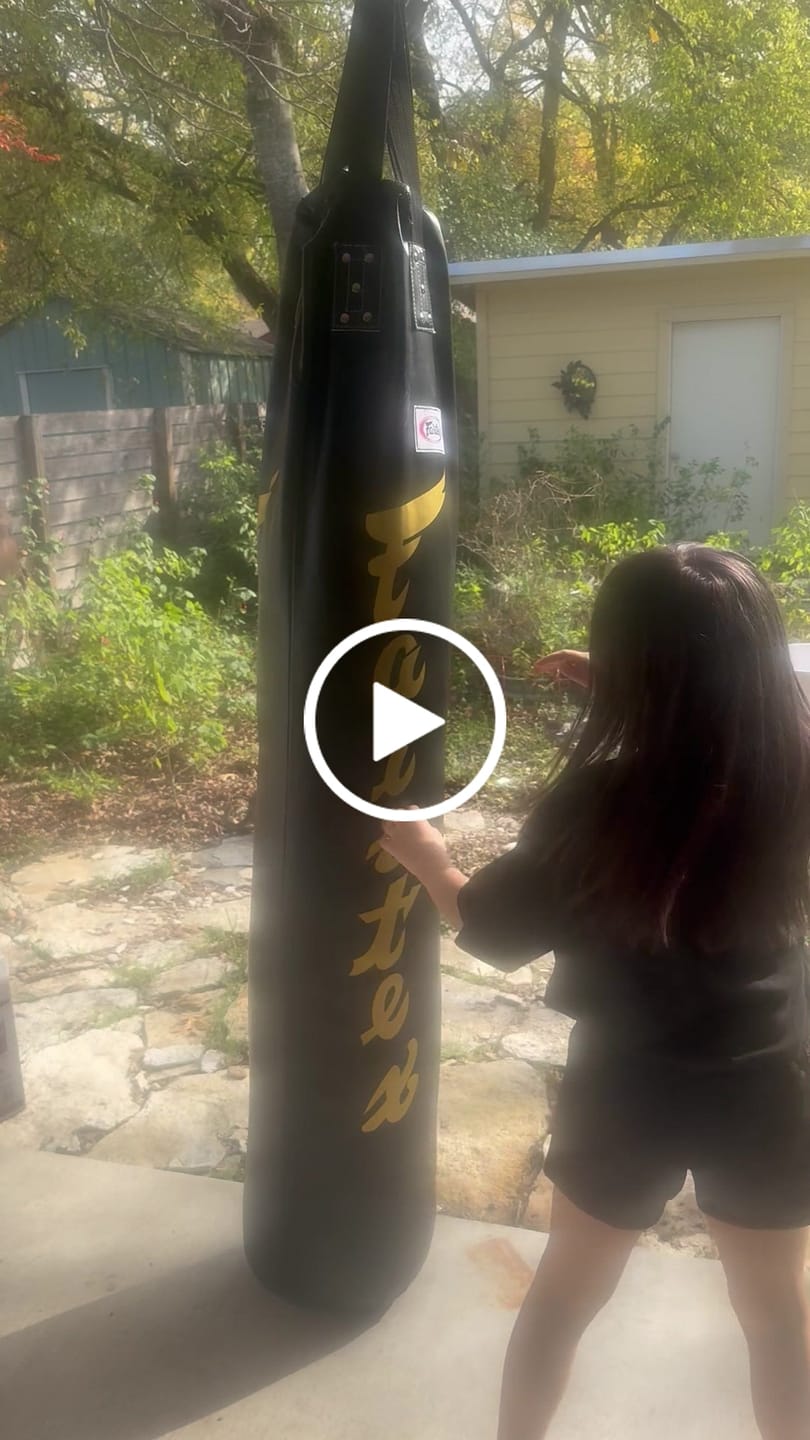 Customer video review of Fairtex HB6 6 Ft. Banana Bag Punching Bag for Muay Thai, Boxing, Kickboxing, MMA (Unfilled)- 14.17" W x 70.87" H
