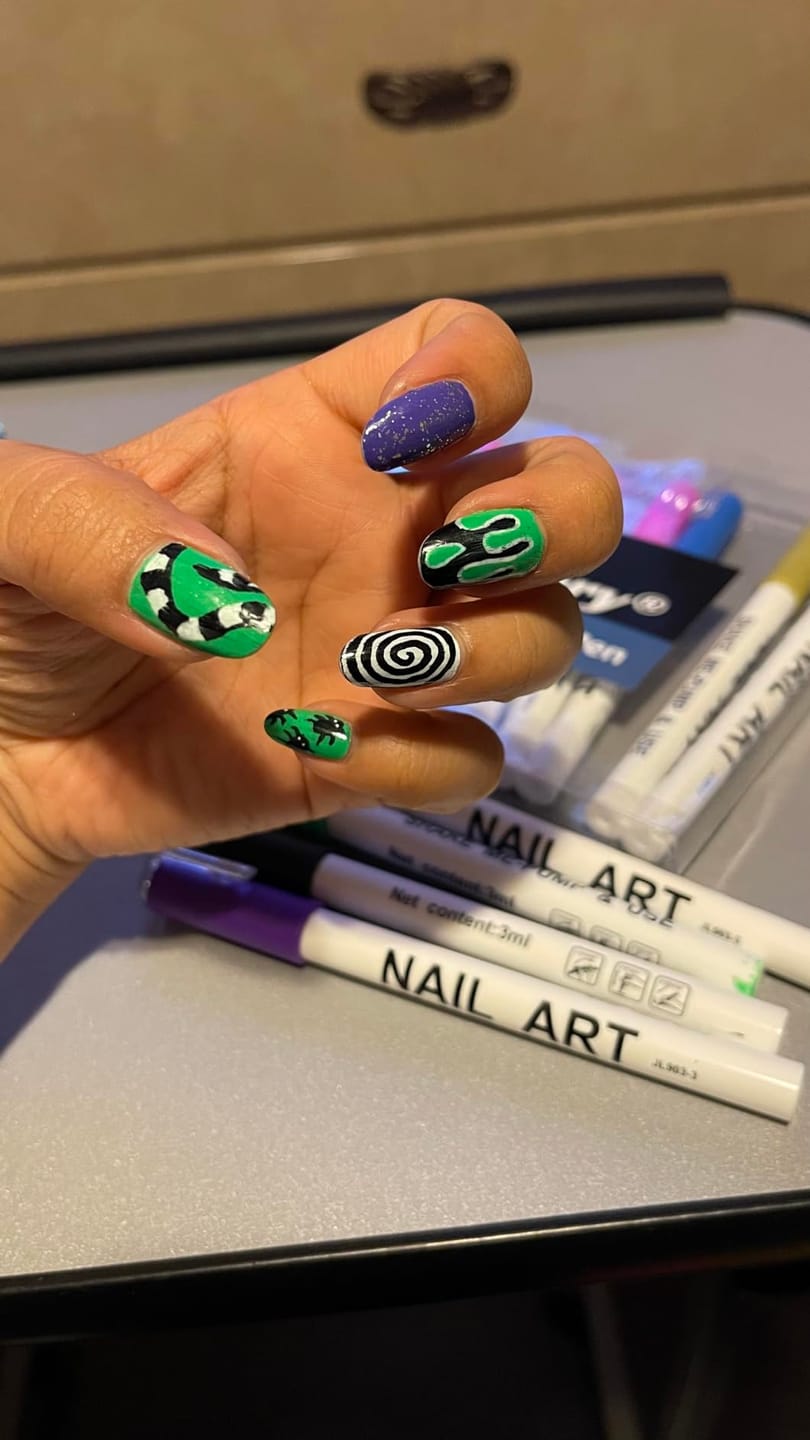 Customer photo review of 12 Colors Nail Marker Pen