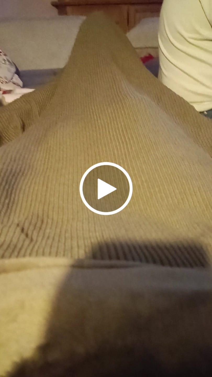 Customer video review of Kuscheldecke mit Baumwollstrick · Dunkelgrün