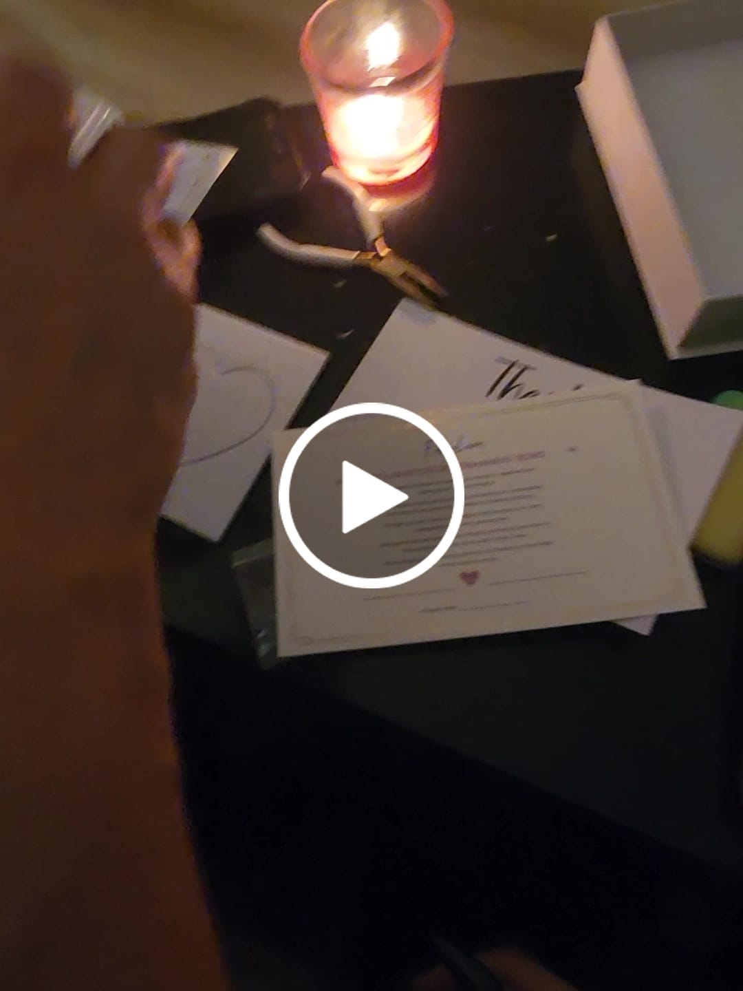 Reseña en video del cliente del Colgante con letra para Pulsera Permanente