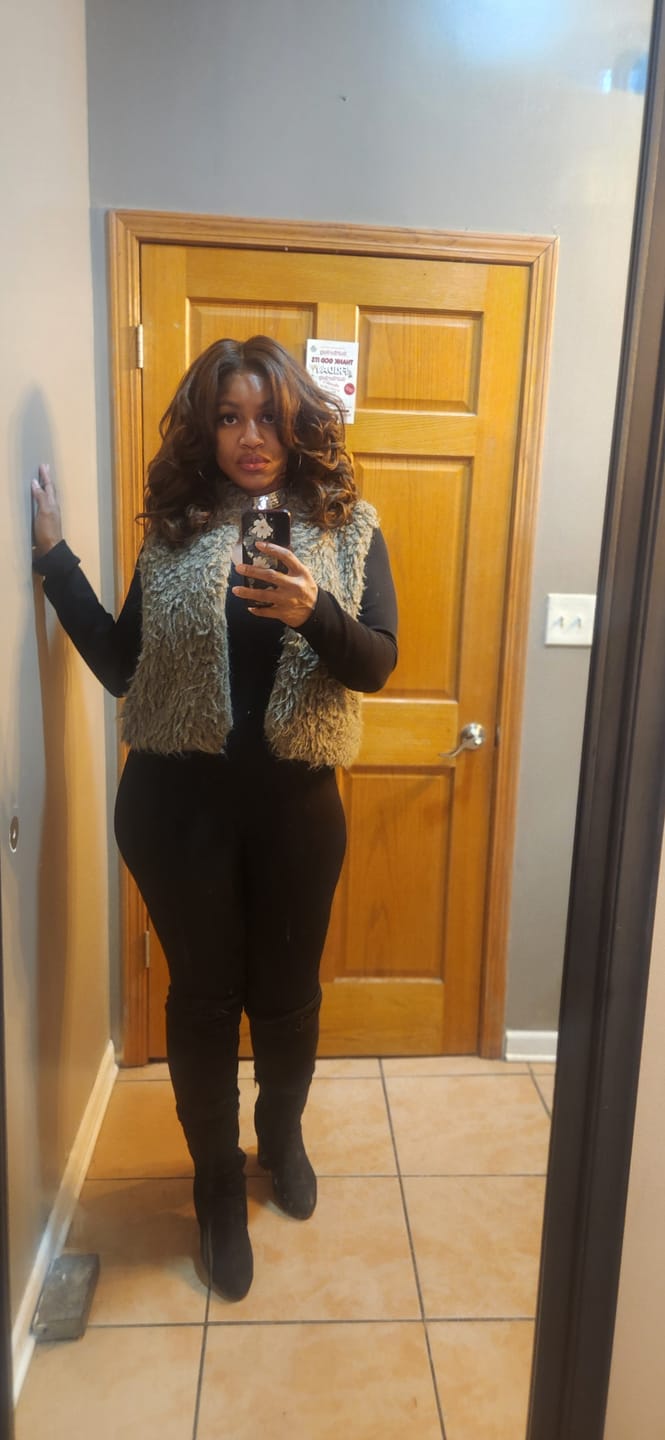 Customer photo review of Outre Perfect Hairline Glueless 13x6 HD Lace Front Wig - JULIANNE