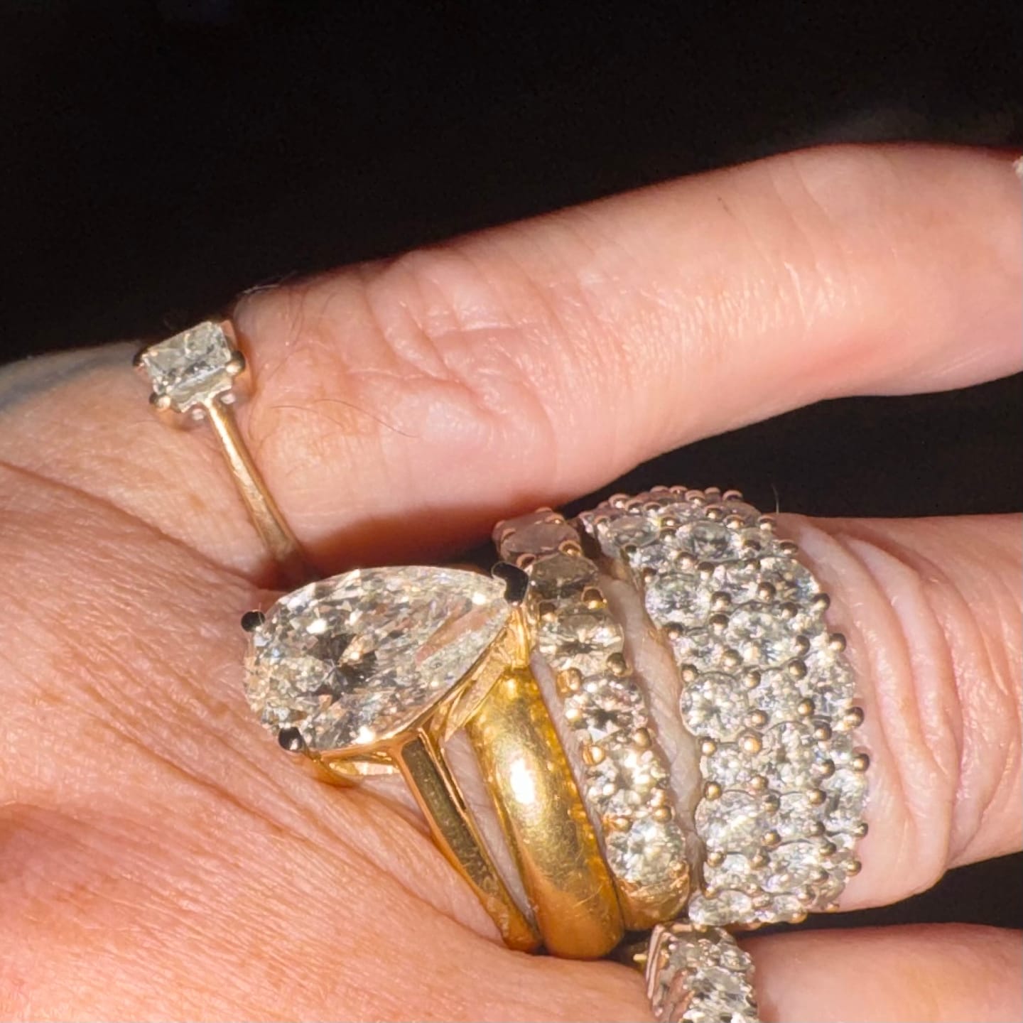 Customer photo review of Gold Essential Diamond Cut Curb Link 9K Gold Chain