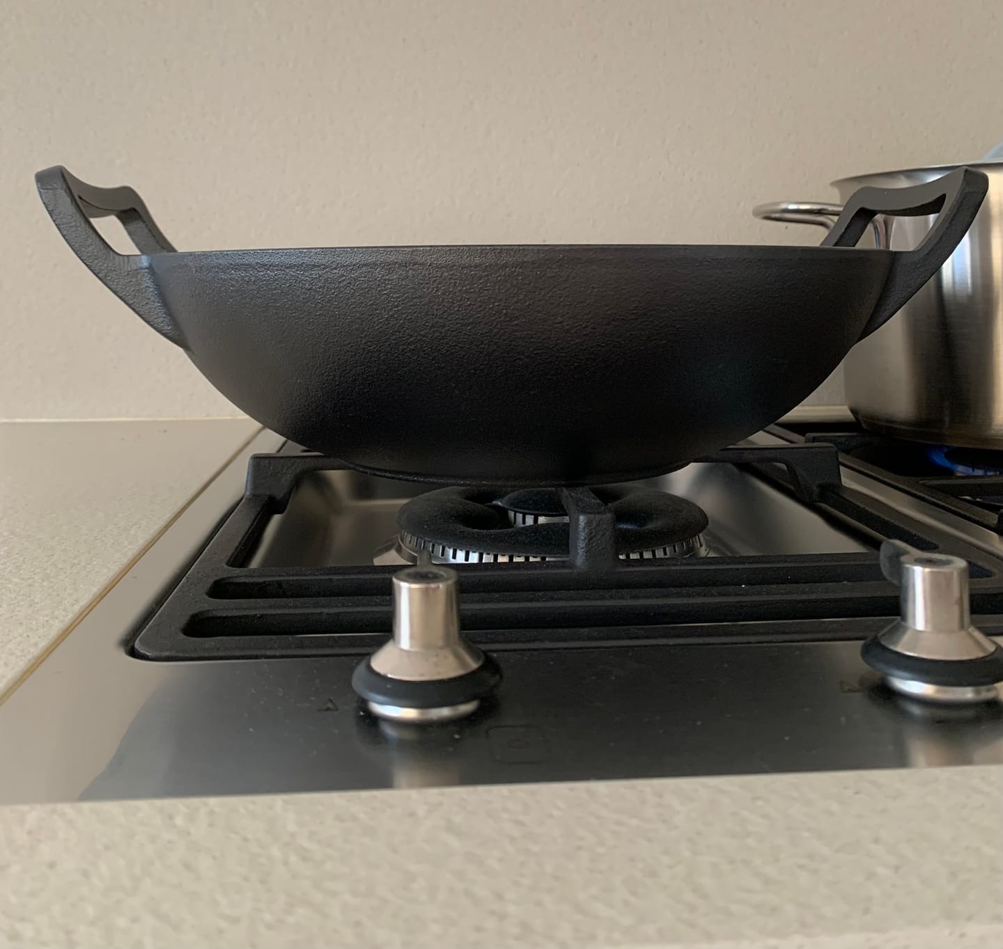 Customer photo review of Blackwell Wokpan / Wadjan Gietijzer ø 32 cm / 3.3 liter - geschikt voor alle warmtebronnen - zonder anti-aanbaklaag
