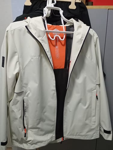 Customer photo review of 輕量機能防潑水防風透氣輕鋒衣6.0