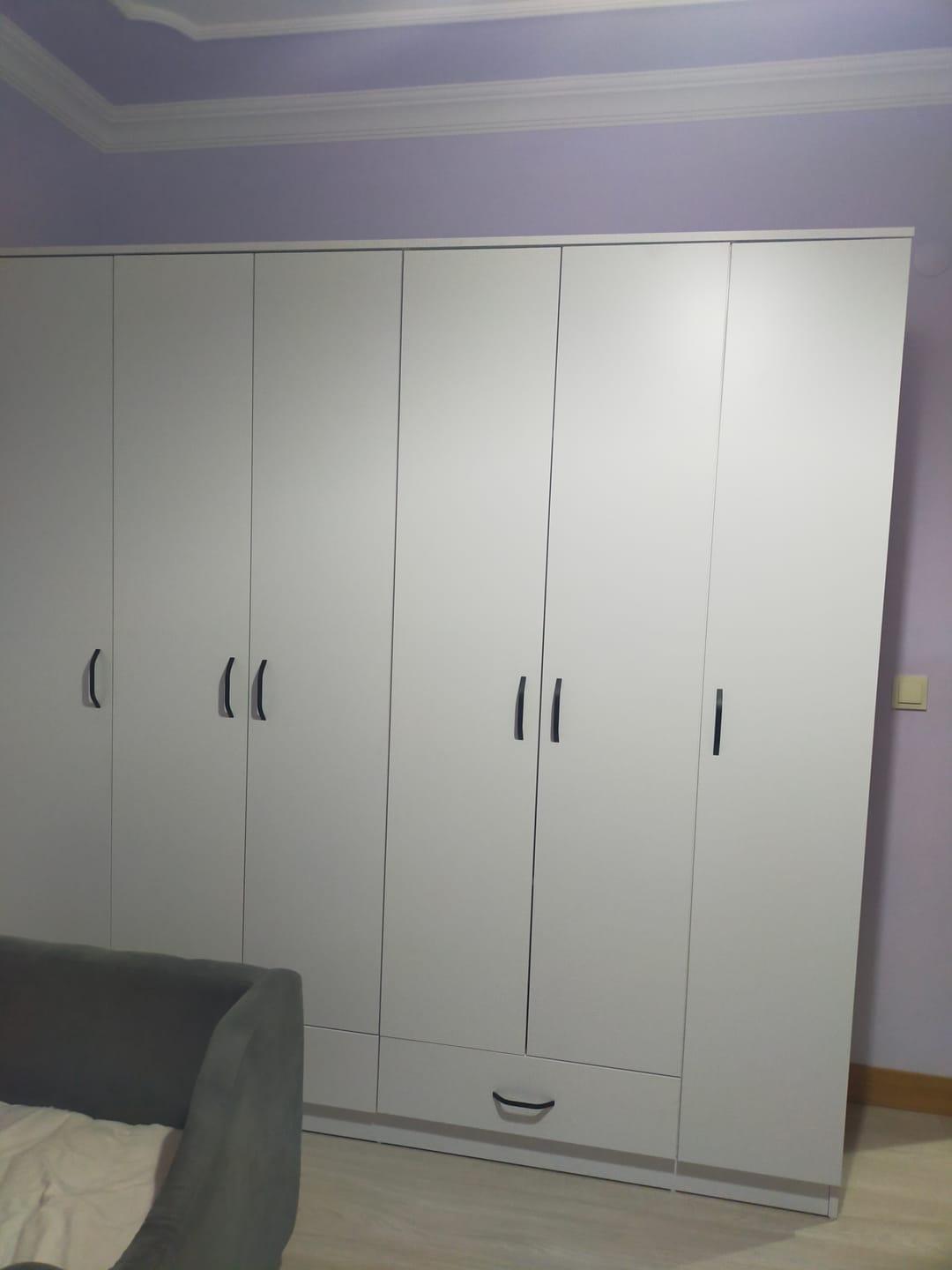 Customer photo review of Rani BA134 Geniş Gardırop Elbise Dolabı 6 Kapaklı 2 Çekmeceli 14 Raflı 2 Askılı Beyaz
