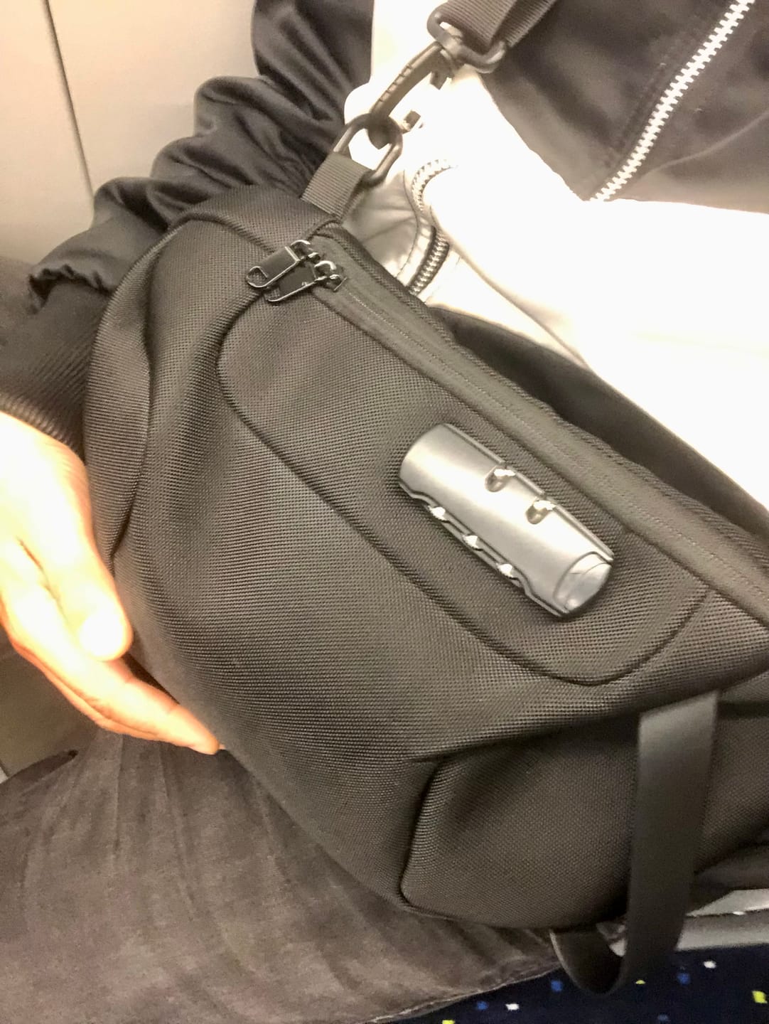 Customer photo review of ODYSSEY MINI: Business Casual Style Anti-theft Waterproof Crossbody Bag