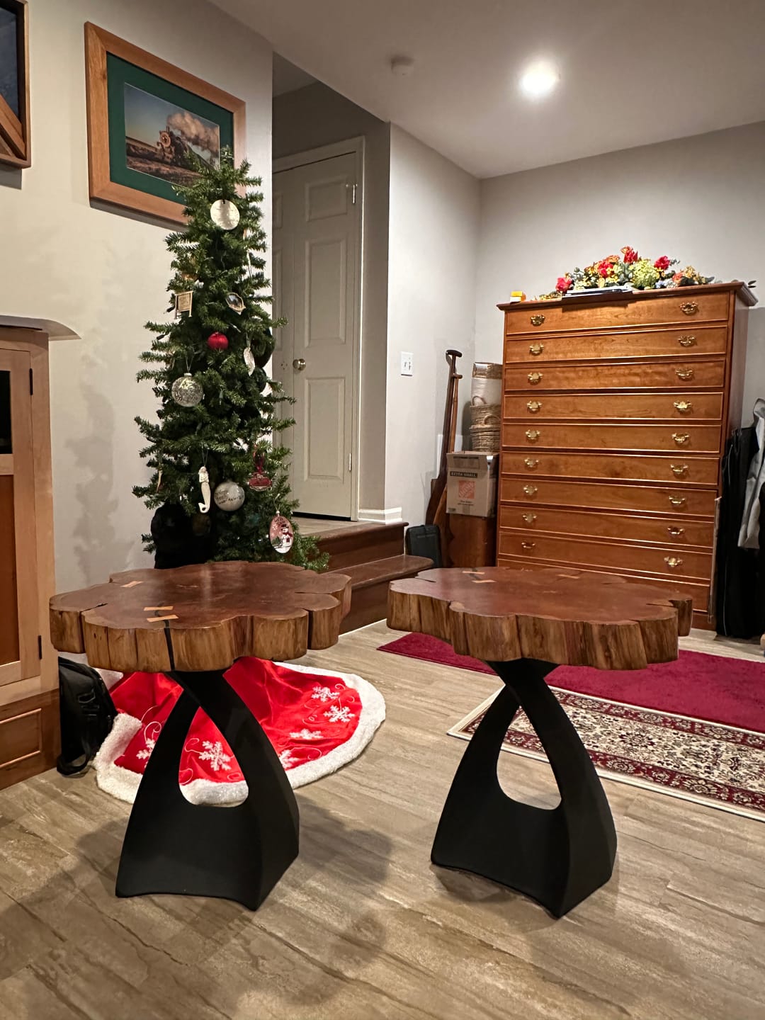 Customer photo review of End Table Legs 220 Tulipe 20" H for Modern Round Tabletop