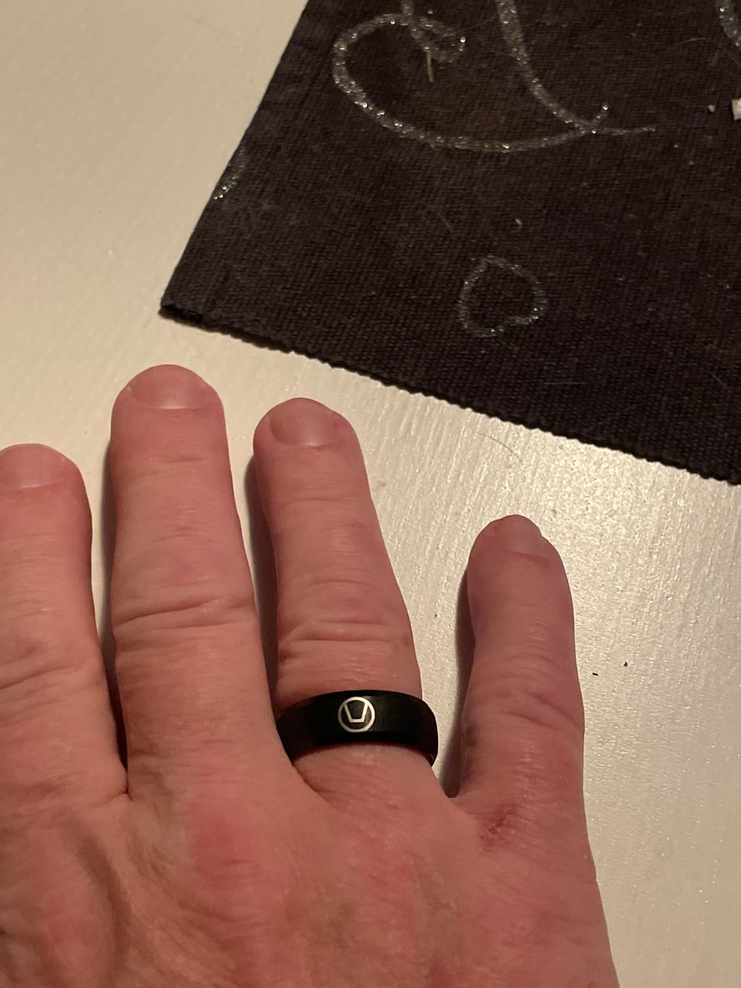 Customer photo review of Svart & Röd Swinger Ring
