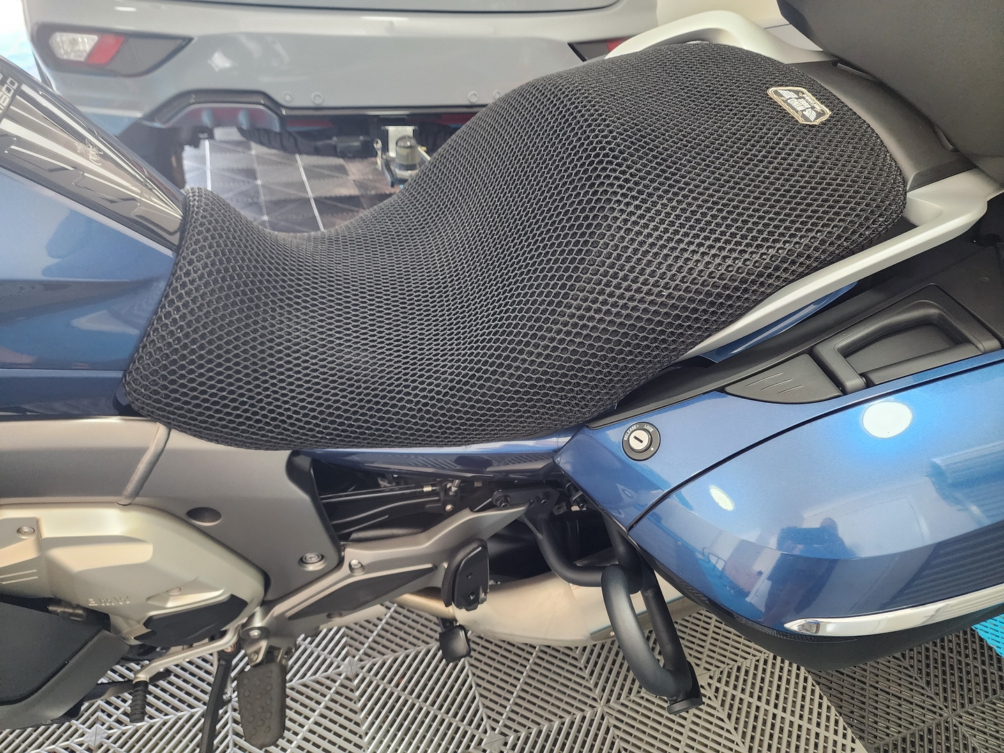 Wind Rider mesh seat cover on a BMW K 1600 GTL
