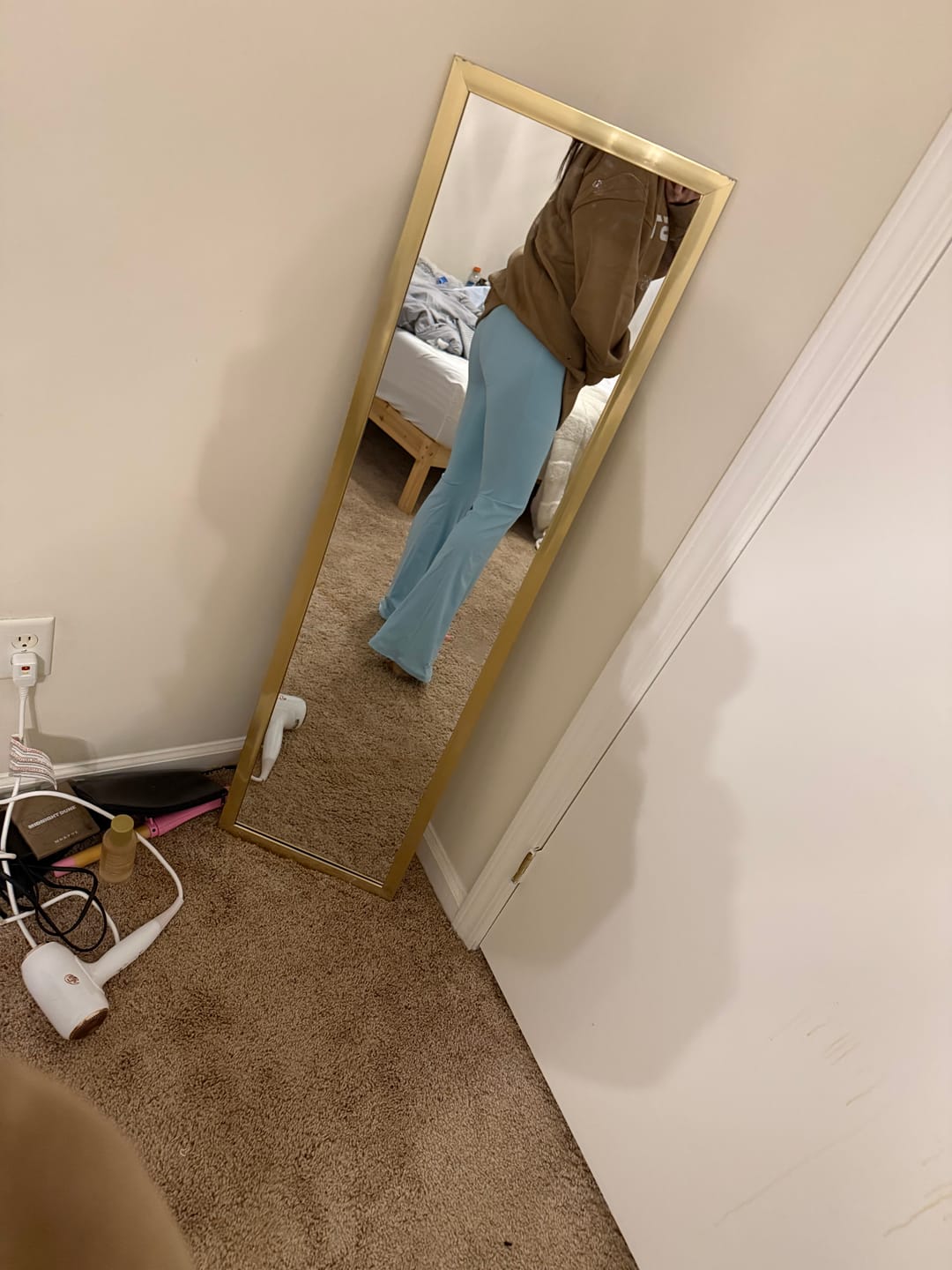 Customer photo review of Halcyon V Flare Leggings