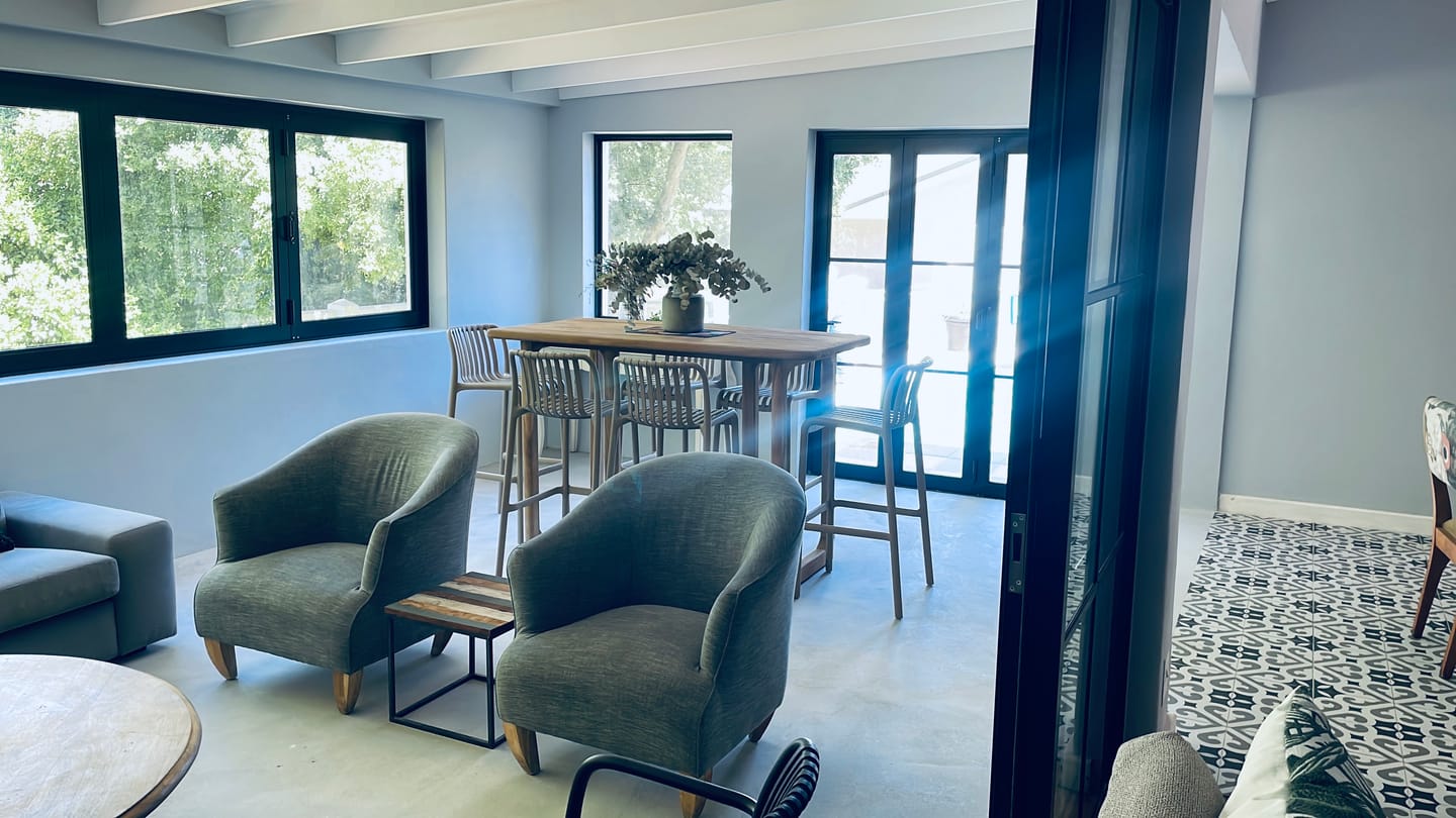 Customer photo review of Isabella Bar / Kitchen Stool - Polypropylene Outdoor/Indoor