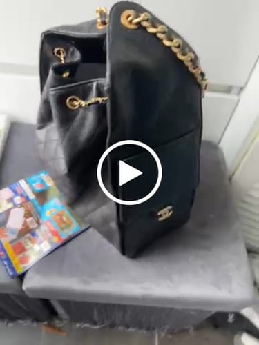 Customer video review of CC 25C Hobo Bag 42cm Black Grained Calfskin