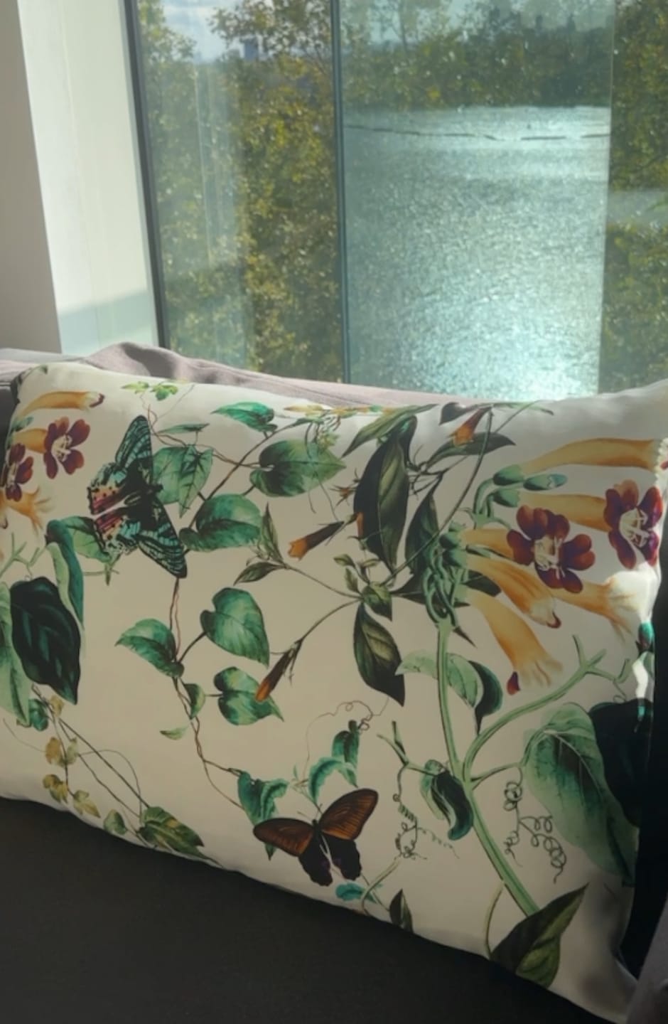 Customer photo review of Emerald Garden Pure Silk Pillowcase