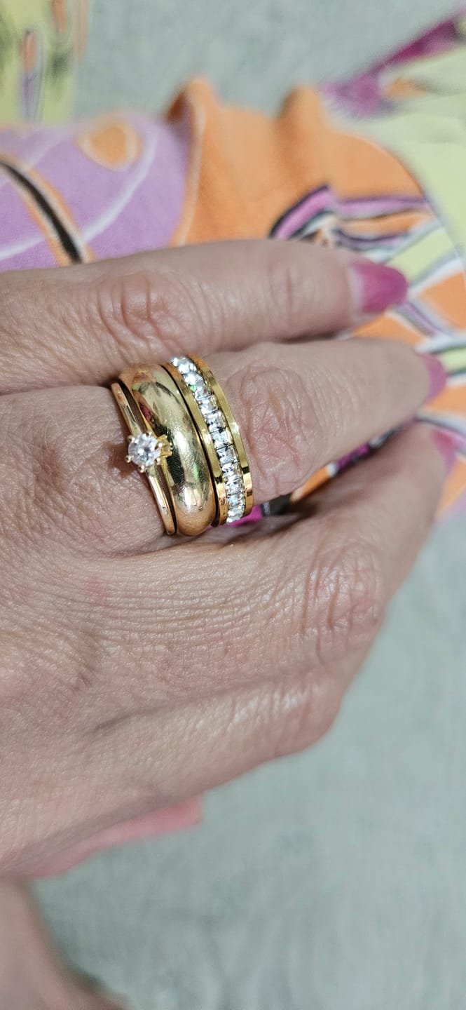 Customer photo review of Anel com Pedras Brilhantes Banhado em Ouro 18k