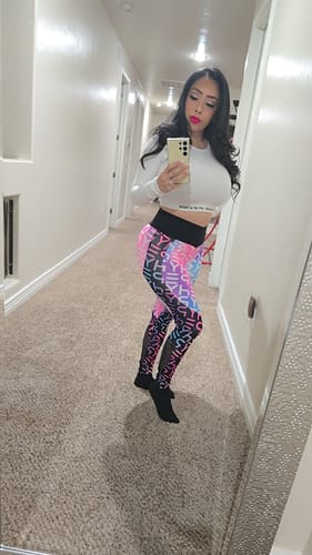 Customer photo review of Leggings DeJaVu Hype