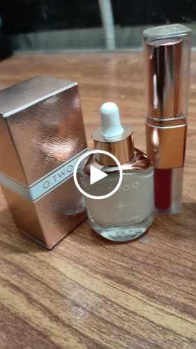 Customer video review of O.TWO.O HAUTE GALAXY SWIRL LIQUID HIGHLIGHTER