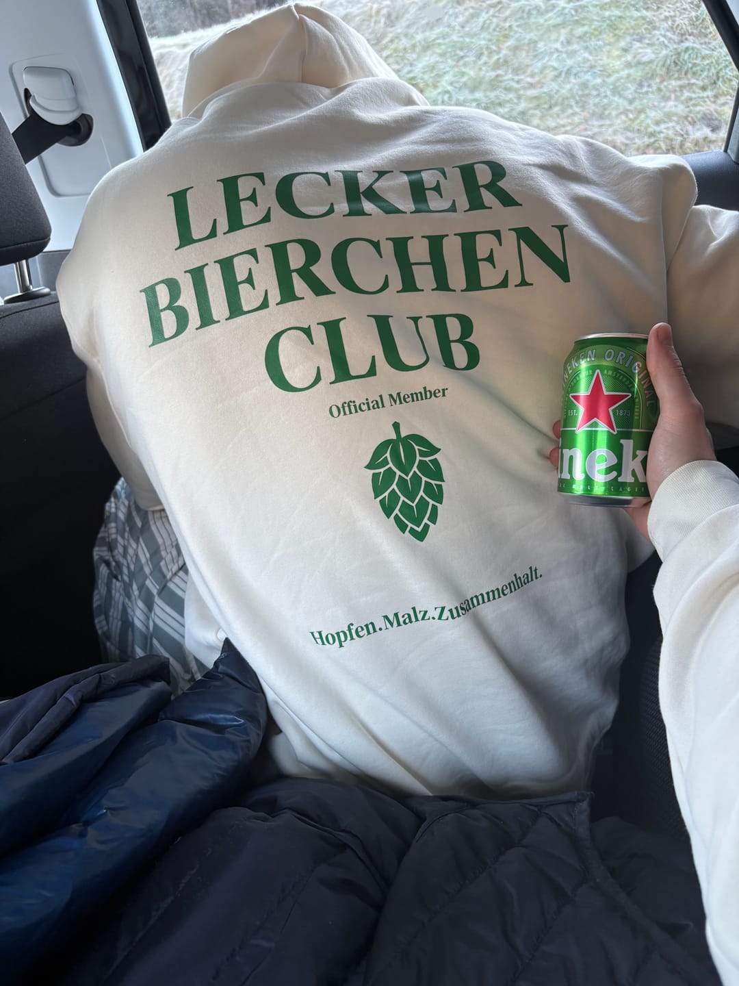 Customer photo review of Lecker Bierchen Club - Premium Hoodie