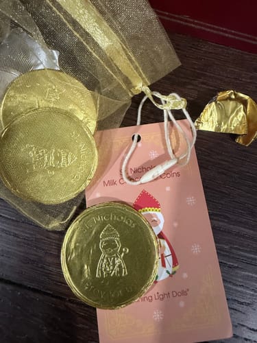 Customer photo review of Milk Chocolate St. Nicholas Chocolate Coin Pouch