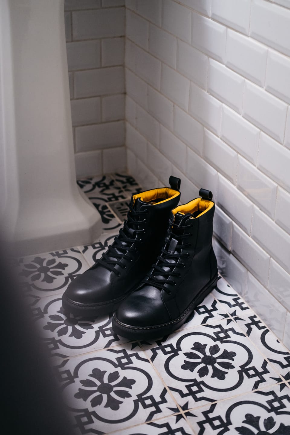 Customer photo review of esc: men's riding sneakers black
