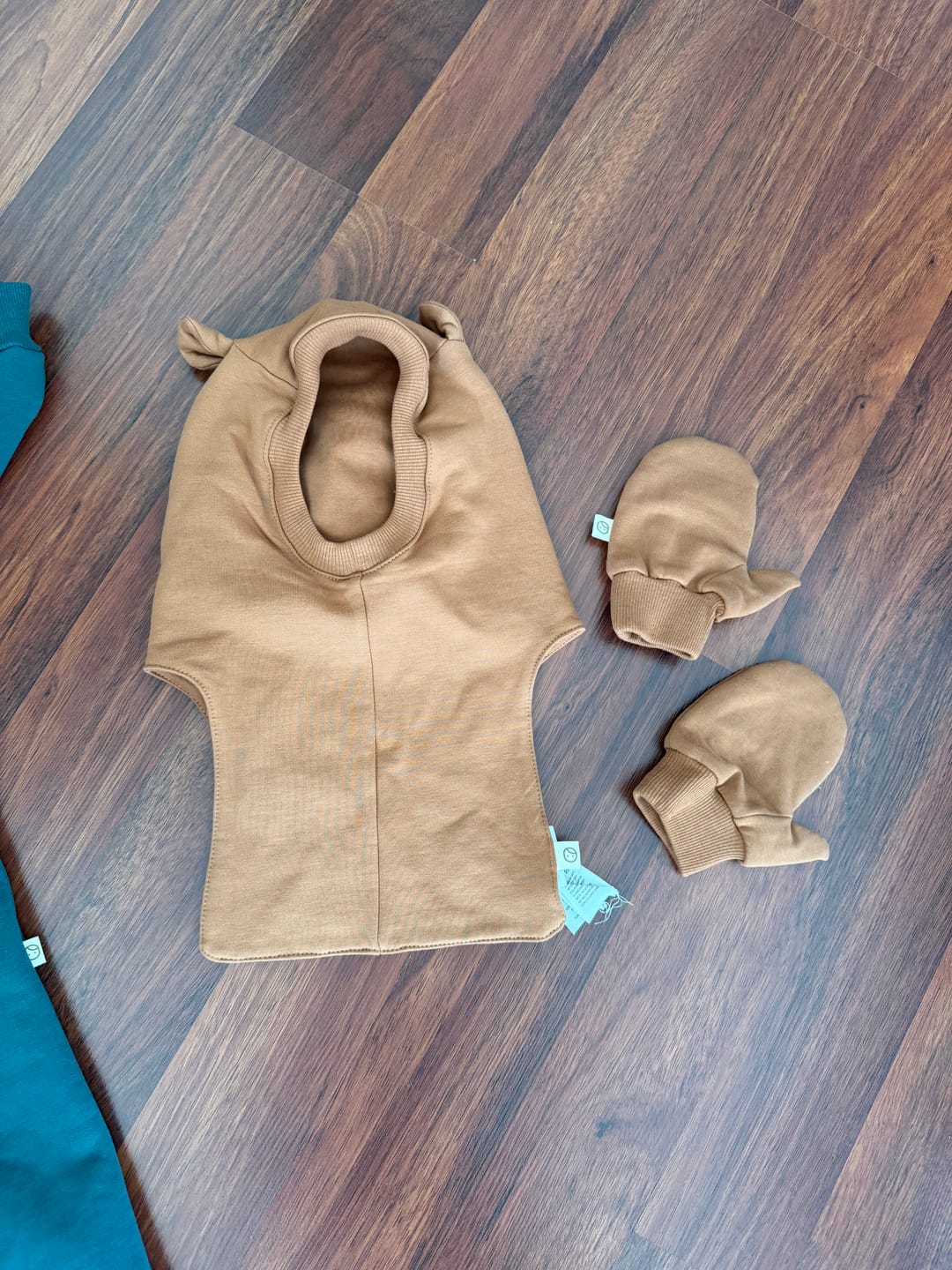 Customer photo review of Organik Pamuklu Çift Katlı Ayıcık Kahverengi Balaklava Şapka ve Eldiven Seti