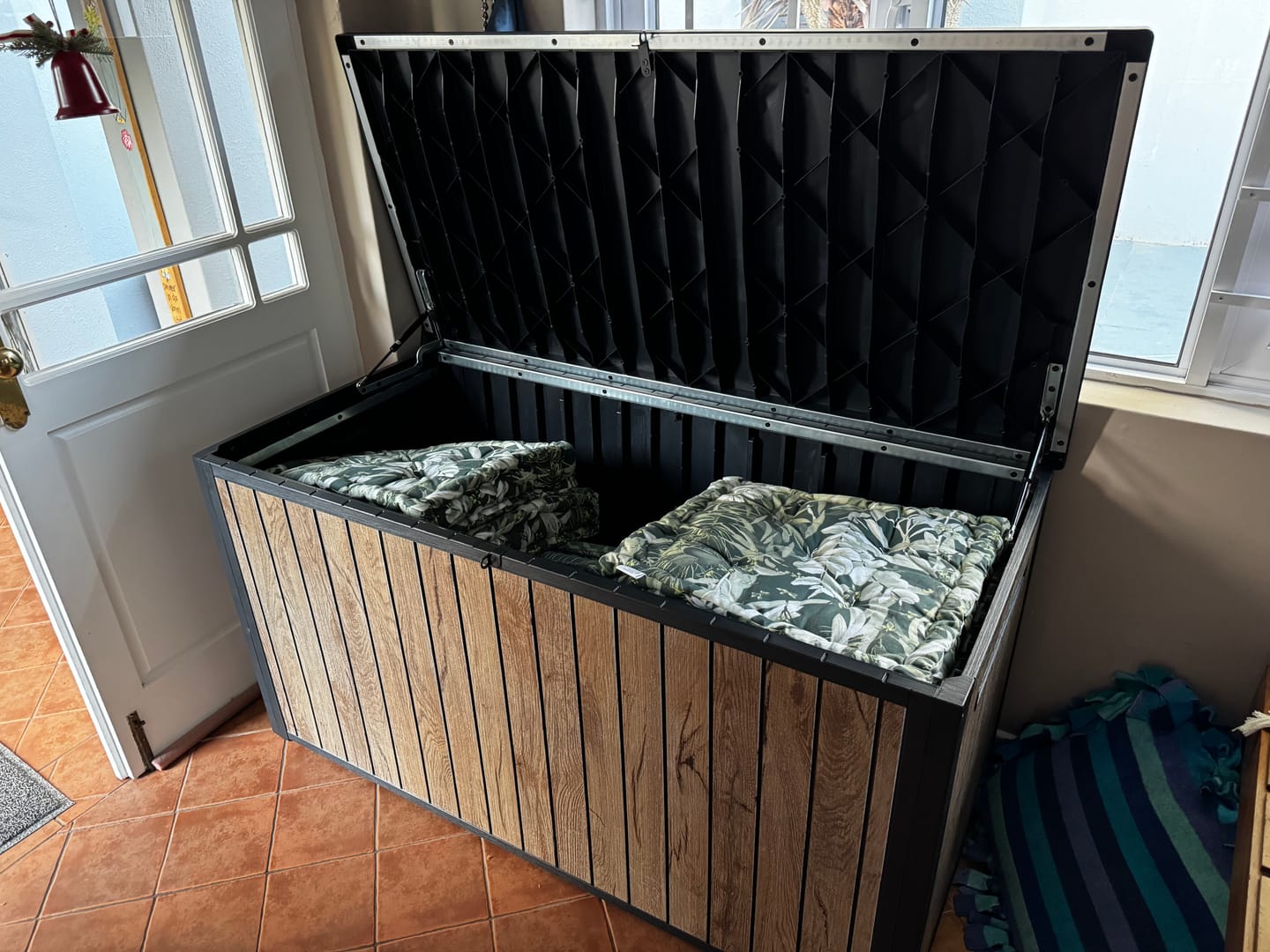Customer photo review of Signature Collection: 170G Deck Box Pine