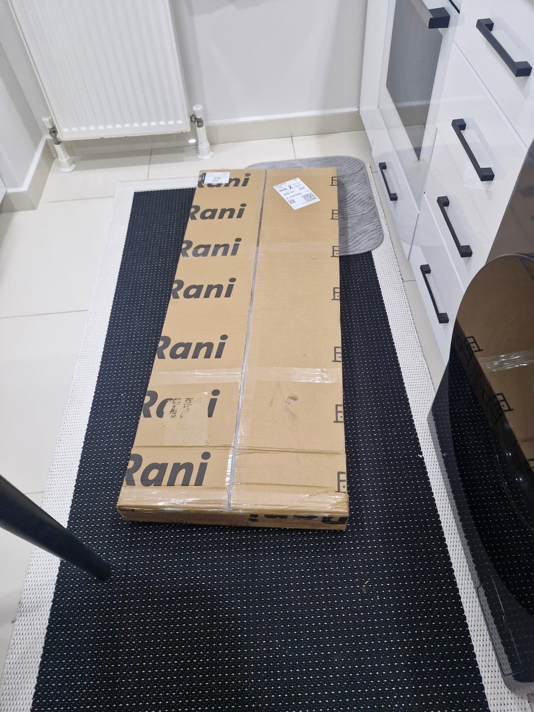 Customer photo review of Rani JE206 Kahve Köşesi Çok Amaçlı Dolap 4 Kapaklı 2 Çekmeceli Kiler Mutfak Dolabı Beyaz - Sepet Ceviz