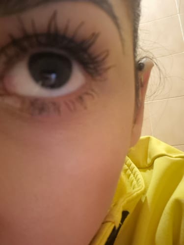 Customer photo review of KosmaLash® | Sérum Crecimiento & Anticaída