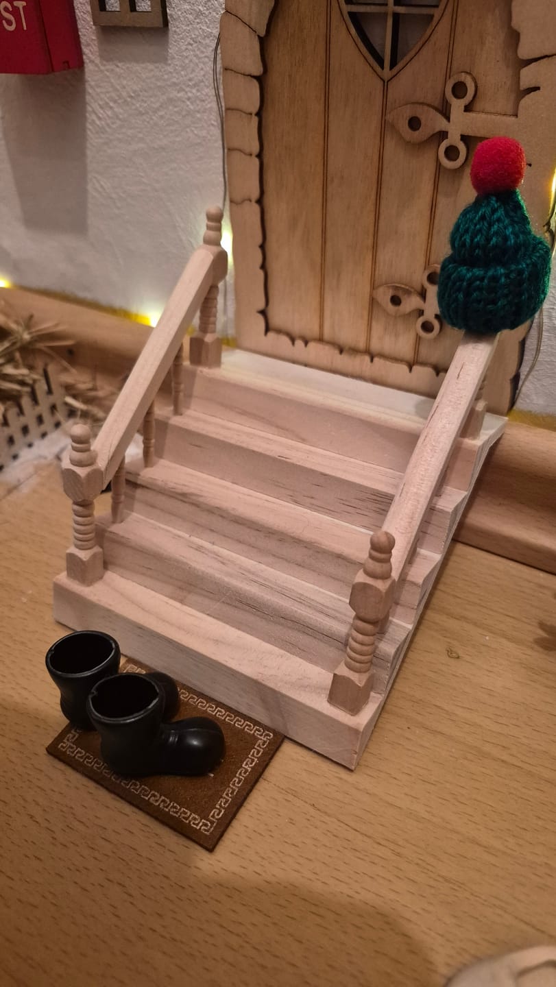Customer photo review of Wichteltreppe – Mini-Holztreppe als Zubehör zur Wichteltür