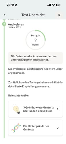 Kundenbewertung zeigt einen Screenshot aus einer App mit dem Status eines DNA-Tests, der in 9 Tagen fertig sein wird.