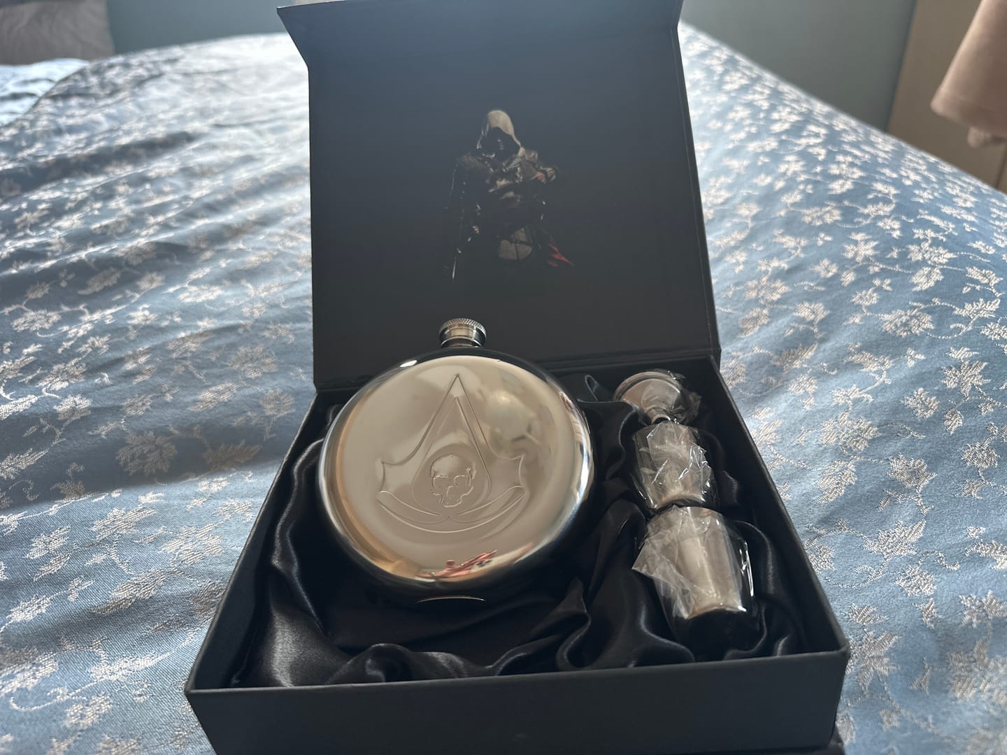 Customer photo review of Assassin's Creed® Black Flag Hipflask