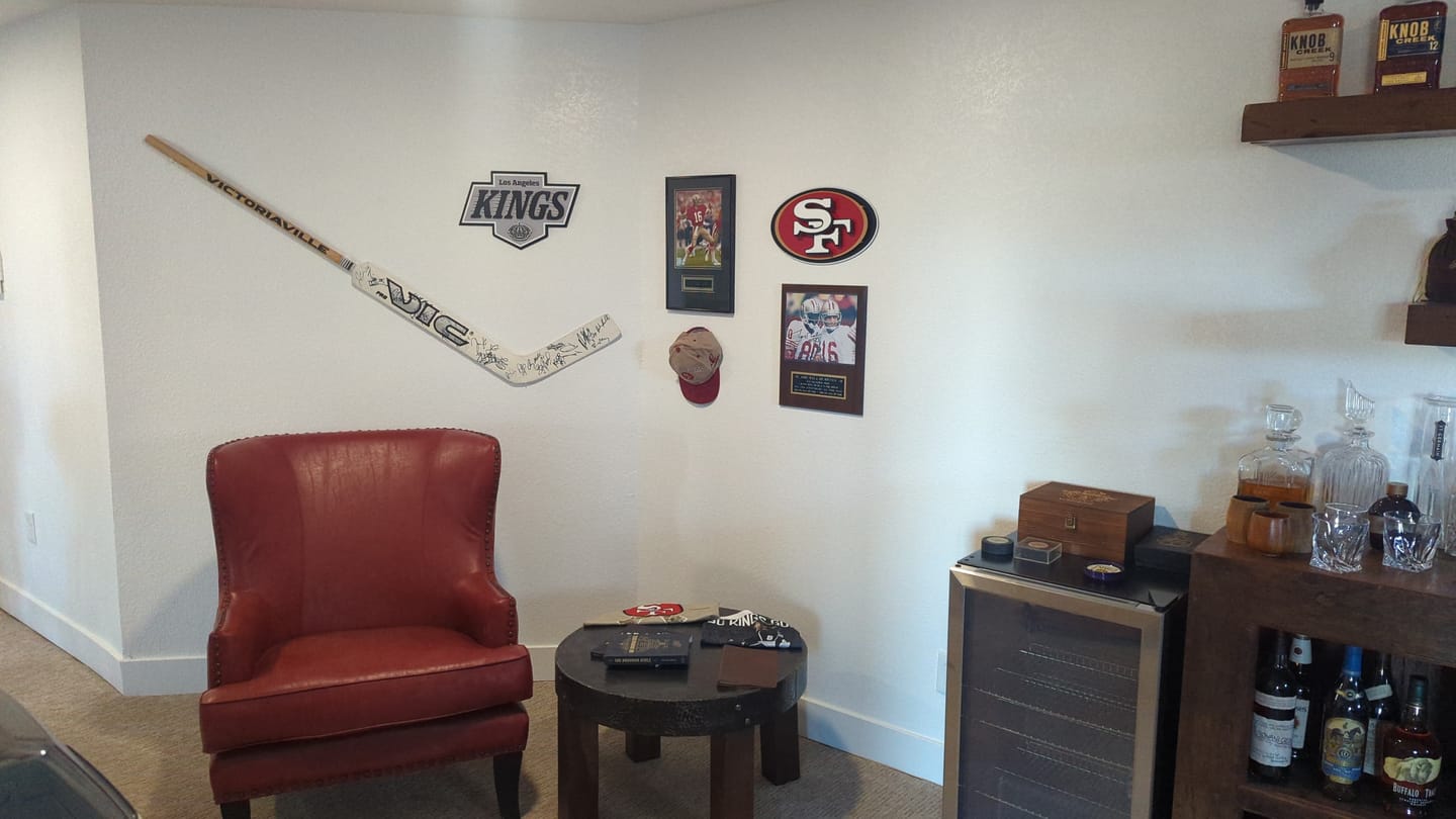 Customer photo review of San Francisco 49ers "SF Oval" 3D Vintage Metal Wall Art